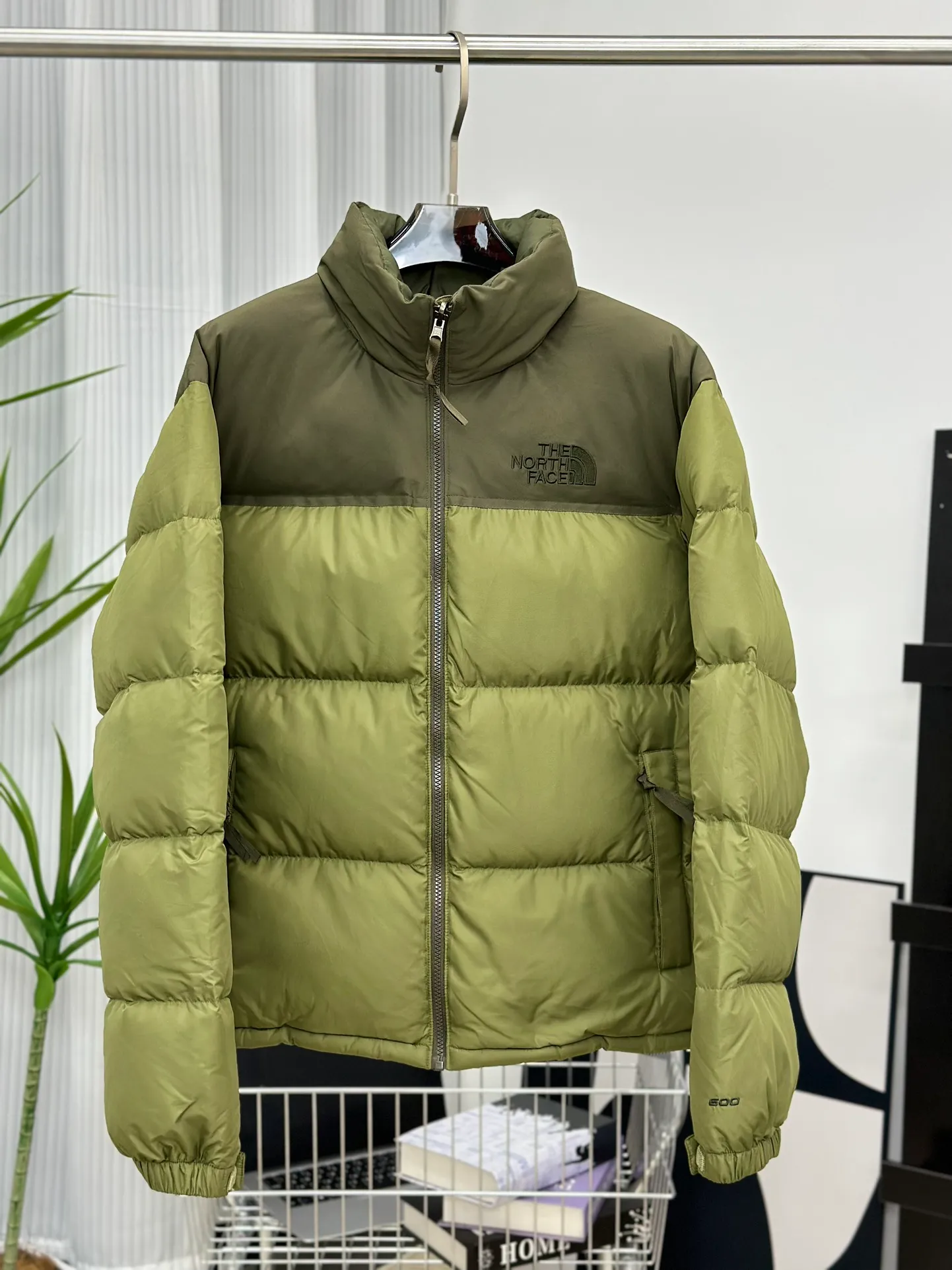 Style No.: Y 73 P250💰 Top 🔝 𝗧𝗵𝗲 𝗡𝗼𝗿𝘁𝗵 𝗙𝗮𝗰𝗲/𝟭𝟵𝟵𝟲 North Face Down Jacket [Matcha Splicing] Size: XS S M L XL XXL